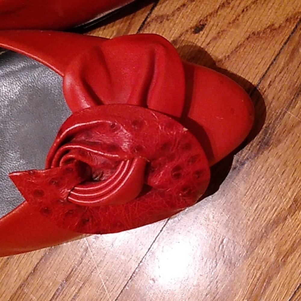 Red pumps - Picture 10 of 11